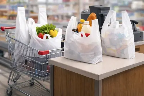 Bolsas plásticas en comercio y retail, utilizadas en supermercado, almacenes y tiendas.